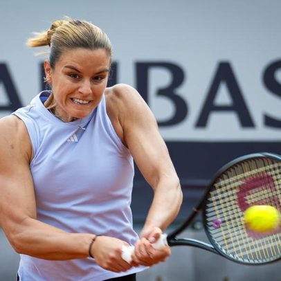 Sakkari encerra série de derrotas com virada e encara Rybakina