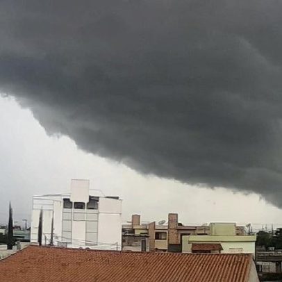 Risco de chuva forte e granizo atinge o centro-sul de MG nesta terça