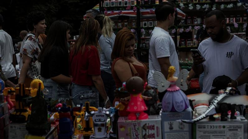 Renda bruta disponível cresceu 4,7% no Brasil em 2025, mas o consumo avançou apenas 1,3%. (Foto: Maira Erlich/Bloomberg)