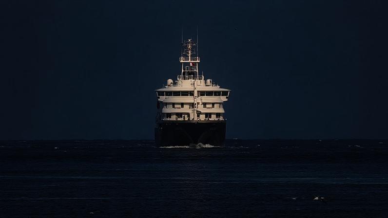 Navio com hantavírus chega a Roterdã; tripulação em quarentena e desinfecção