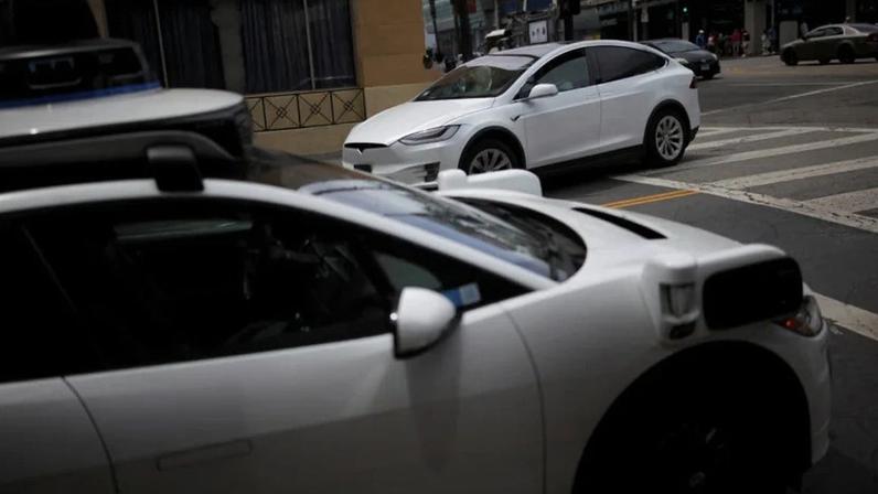Tesla avança na expansão de seus serviços de mobilidade autônoma nos EUA