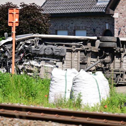 Vários mortos na Bélgica após colisão entre trem e ônibus escolar