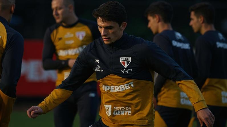 Pablo Maia voltou a treinar sem restrições (Foto: Rubens Chiri / São Paulo FC)