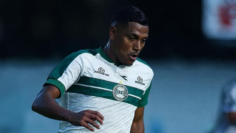 Pedro Rocha em ação pelo Coritiba (Foto: Gustavo Oliveira/Coritiba)