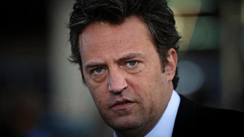 Assistente de Matthew Perry é condenado por injetar droga que matou o ator