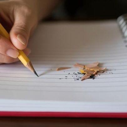 Fuvest abre concurso para artes das capas dos guias do vestibular 2027