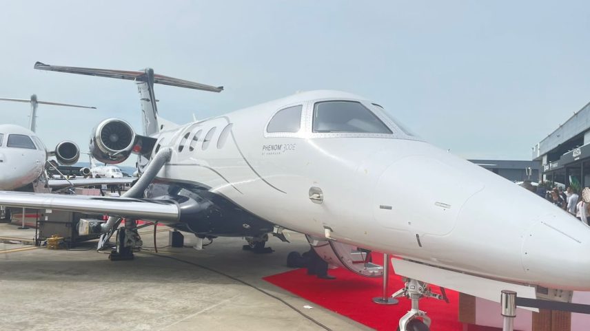 Embraer no Catarina Aviation Show com seu jato Phenom no ano passado. Feira no aeroporto privado da JHSF terá também Pagani e Líder Aviação
