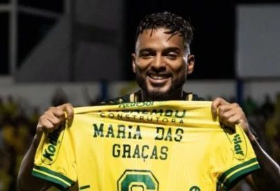Reinaldo marca gol e dedica à mãe falecida há seis dias
