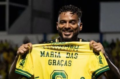 Reinaldo marca gol e dedica à mãe falecida há seis dias