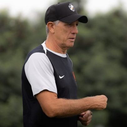 Vasco muda a equipe para jogo contra o Athletico-PR e divulga escalação