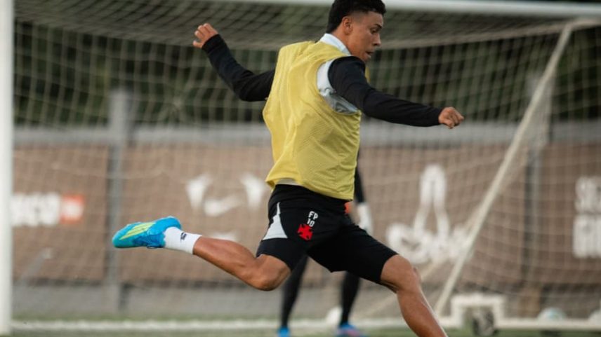 Vasco pode poupar titulares contra Paysandu; escalação provável