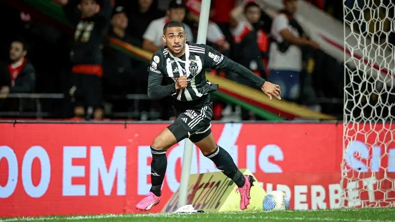 Zagueiro retorna ao Atlético-MG após empréstimo na Europa