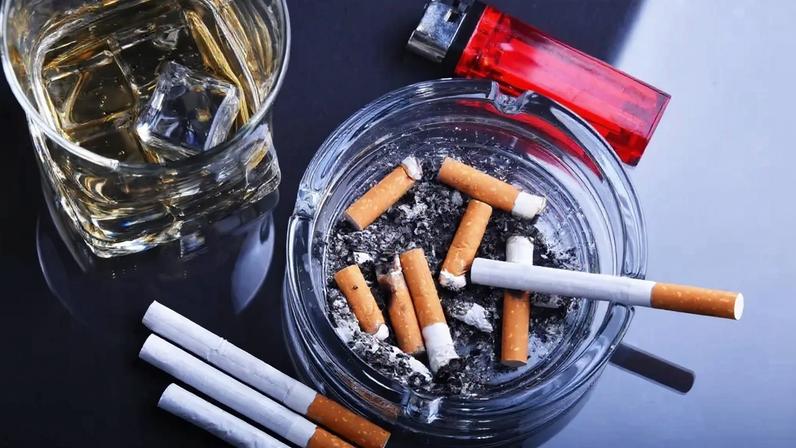 Beber aumenta a vontade de fumar? Especialistas analisam a relação