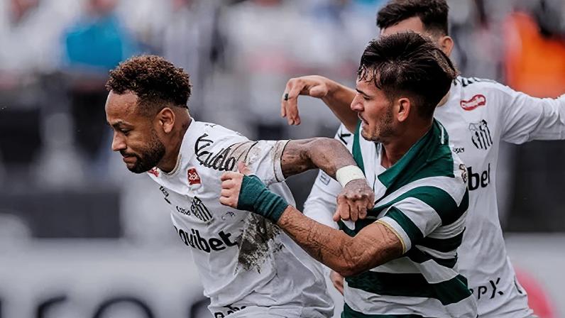 Neymar durante a partida entre Santos x Coritiba