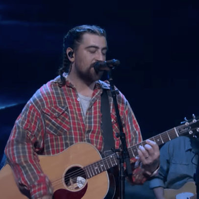SNL traZ Noah Kahan com The Great Divide e Doors