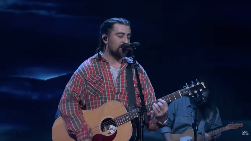 SNL traZ Noah Kahan com The Great Divide e Doors