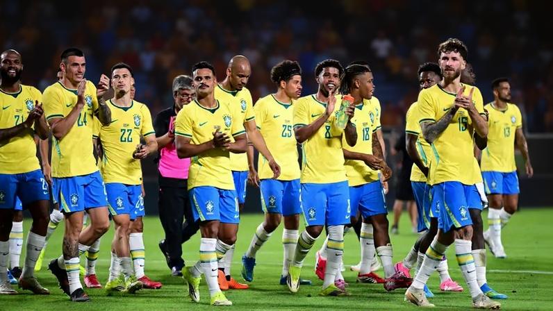Seleção Brasileira comemora vitória sobre a Croácia por 3 a 1 (Foto: Julio Aguilar/Getty Images via AFP)