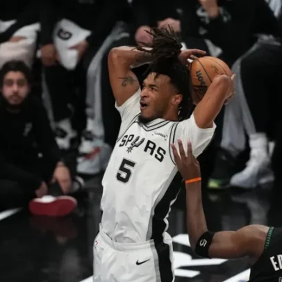 Stephon Castle brilha, Spurs vencem e eliminam Timberwolves