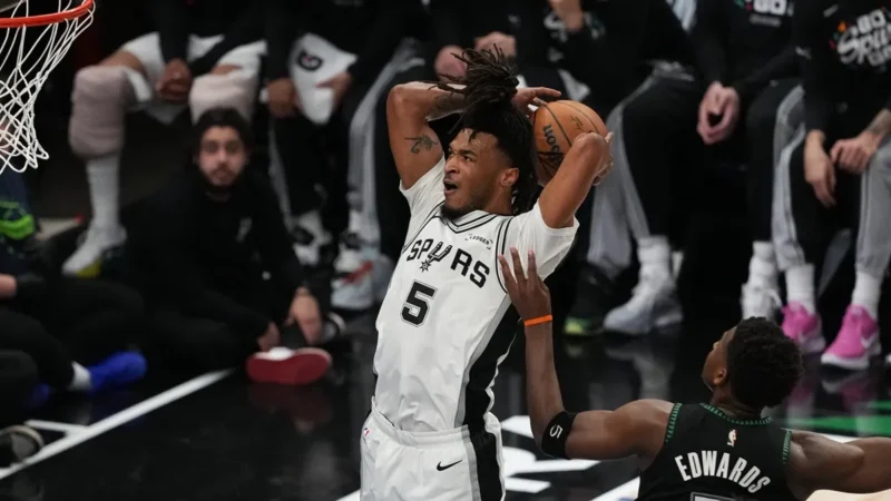 Stephon Castle brilha, Spurs vencem e eliminam Timberwolves