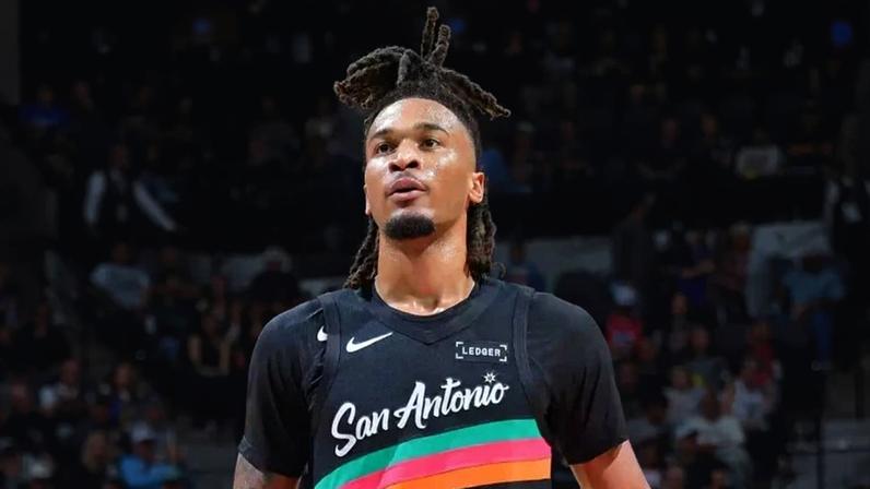 Stephon Castle quebra recorde negativo nos playoffs da NBA