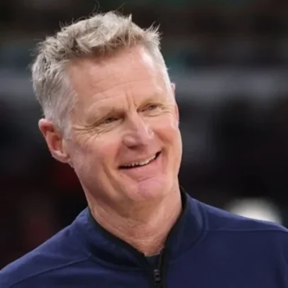 Steve Kerr renova contrato e segue como técnico do Warriors