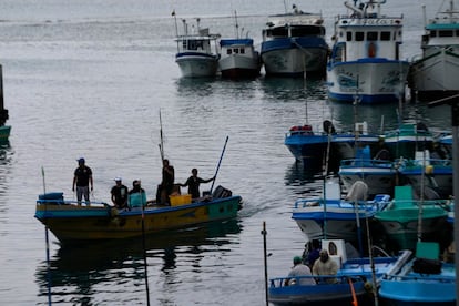 Drones que disparam e comerciante azul assustam pescadores no Equador