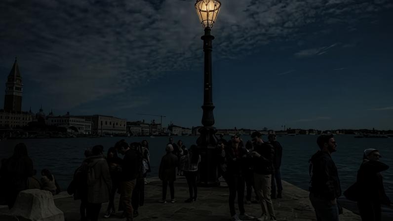 Un grupo de turistas, en la Punta de la Dogana, entrada al Canal Grande de Venecia, el pasado mes de abril.