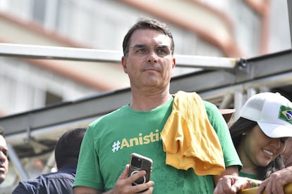 Flávio Bolsonaro busca derrotar Lula e conquistar o poder no Brasil