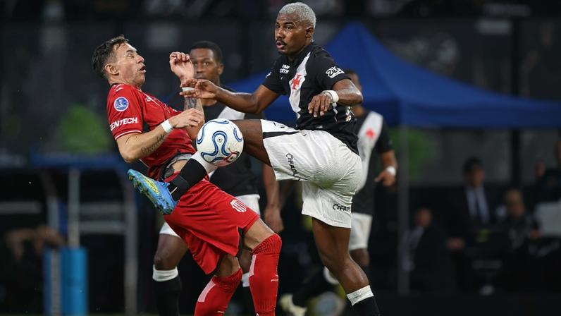 Adson abre o placar para o Vasco contra Barrancas Central