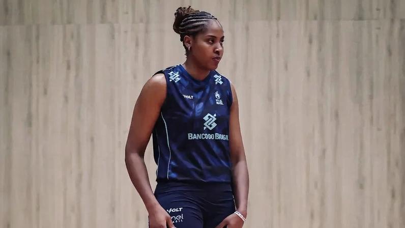 Ana Cristina em treino da Seleção Brasileira Feminina de Vôlei (Foto: Vitória Antunes)
