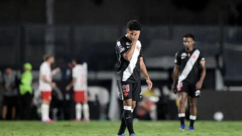 Vasco perde em casa por 0 x 3 para o Bragantino (Foto: Thiago Ribeiro/AGIF/FolhaPress)