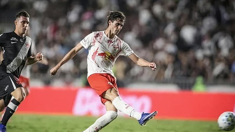 Lance do primeiro gol do Red Bull Bragantino contra o Vasco