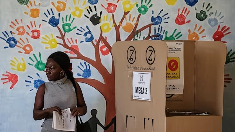 Una mujer vota en las elecciones legislativas en marzo pasado.