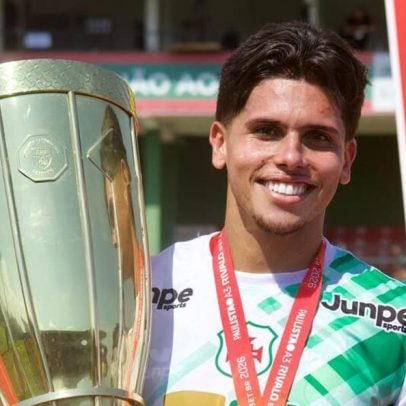 Yohan volta ao futebol após quase três anos longe cuidando da mãe