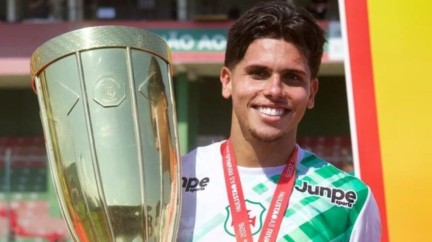 Yohan volta ao futebol após quase três anos longe cuidando da mãe