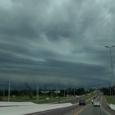 Alerta de temporais e ventos fortes no RS antes de queda de temperatura