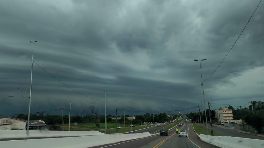 Alerta de temporais e ventos fortes no RS antes de queda de temperatura