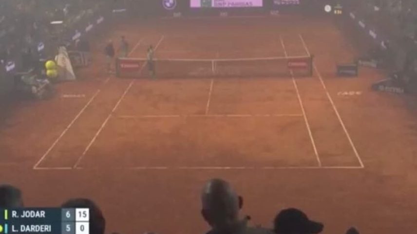 Fumaça toma conta de jogo no Aberto de Roma (Foto: Reprodução)