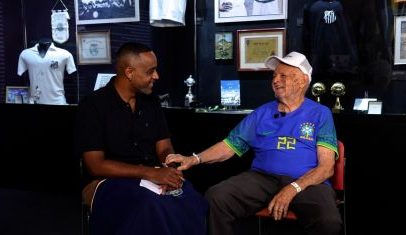 Acervo de Pepe reúne camisas que marcaram o futebol