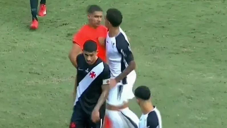 Luiz Gustavo Bahia agrediu arbitagem (Foto: Reprodução/Uol)
