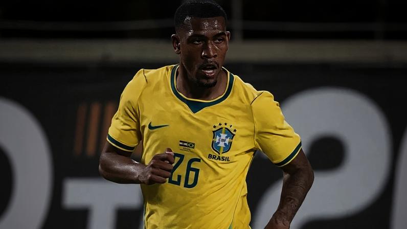 Rayan em campo na sua estreia pela Seleção (Foto: Reprodução)
