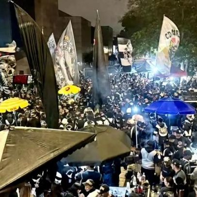 Torcida do Corinthians comemora expulsão de Andrés Sánchez