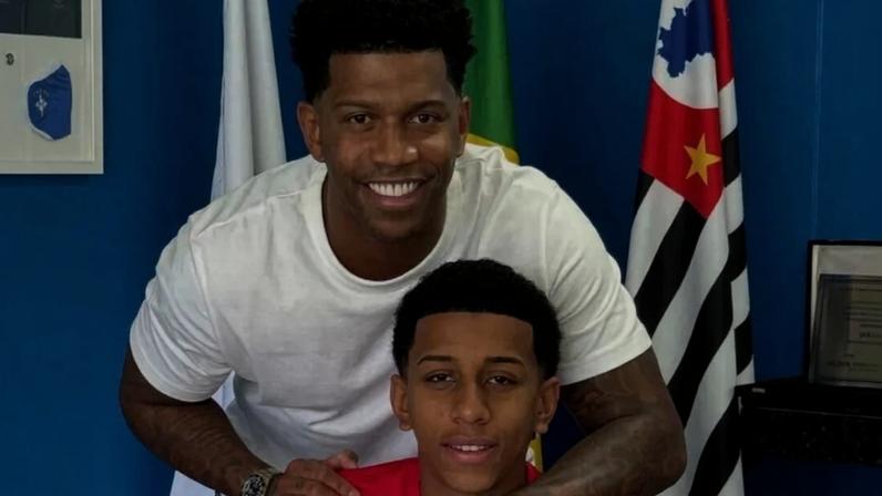 Filho do ex-zagueiro Gil deixa o Corinthians e acerta com clube paulista