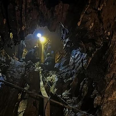 Um dos mineiros presos há nove dias em caverna no Laos é resgatado