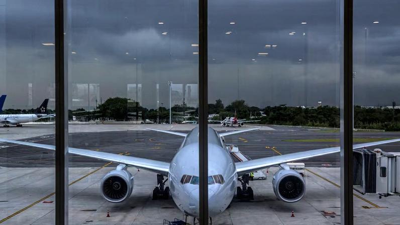 Tarifas aéreas no Brasil sobem mais de 30% desde o início da guerra, JP Morgan aponta