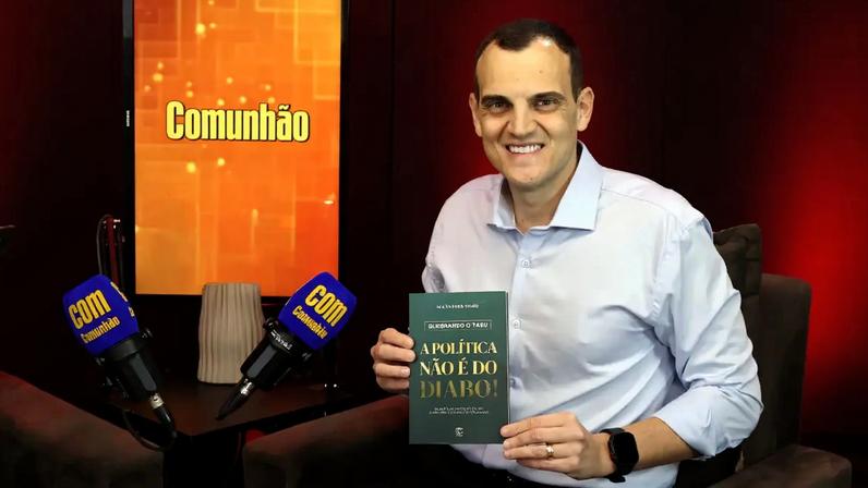 Deputado Alcântaro Filho discute a relação entre fé e política em entrevista.