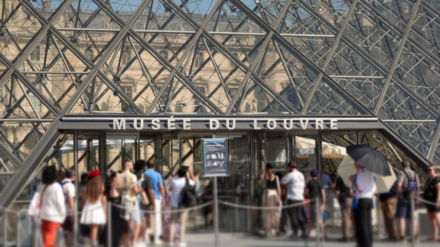 Relatório parlamentar sugere mudanças nos museus franceses após roubo ao Louvre