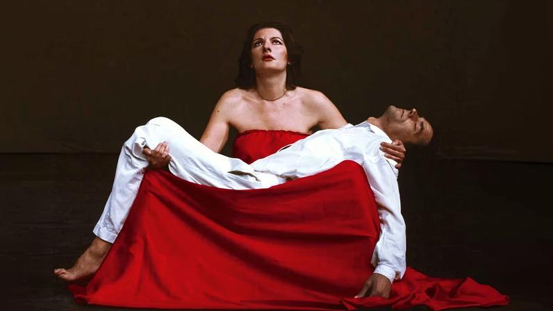 Marina Abramović afirma que público não pode ser testemunha na Bienal de Veneza