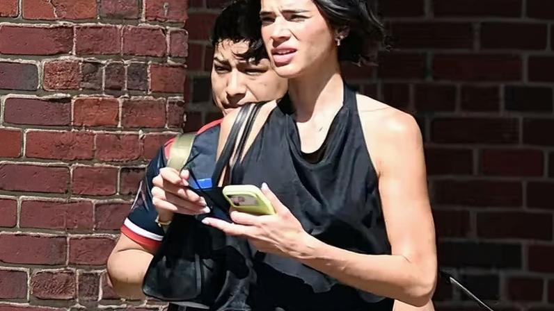 Bruna Marquezine e Shawn Mendes curtem Nova York separados