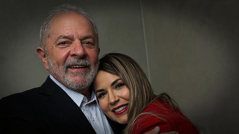Deolane Bezerra, presa, diz arrependimento de voto em Lula